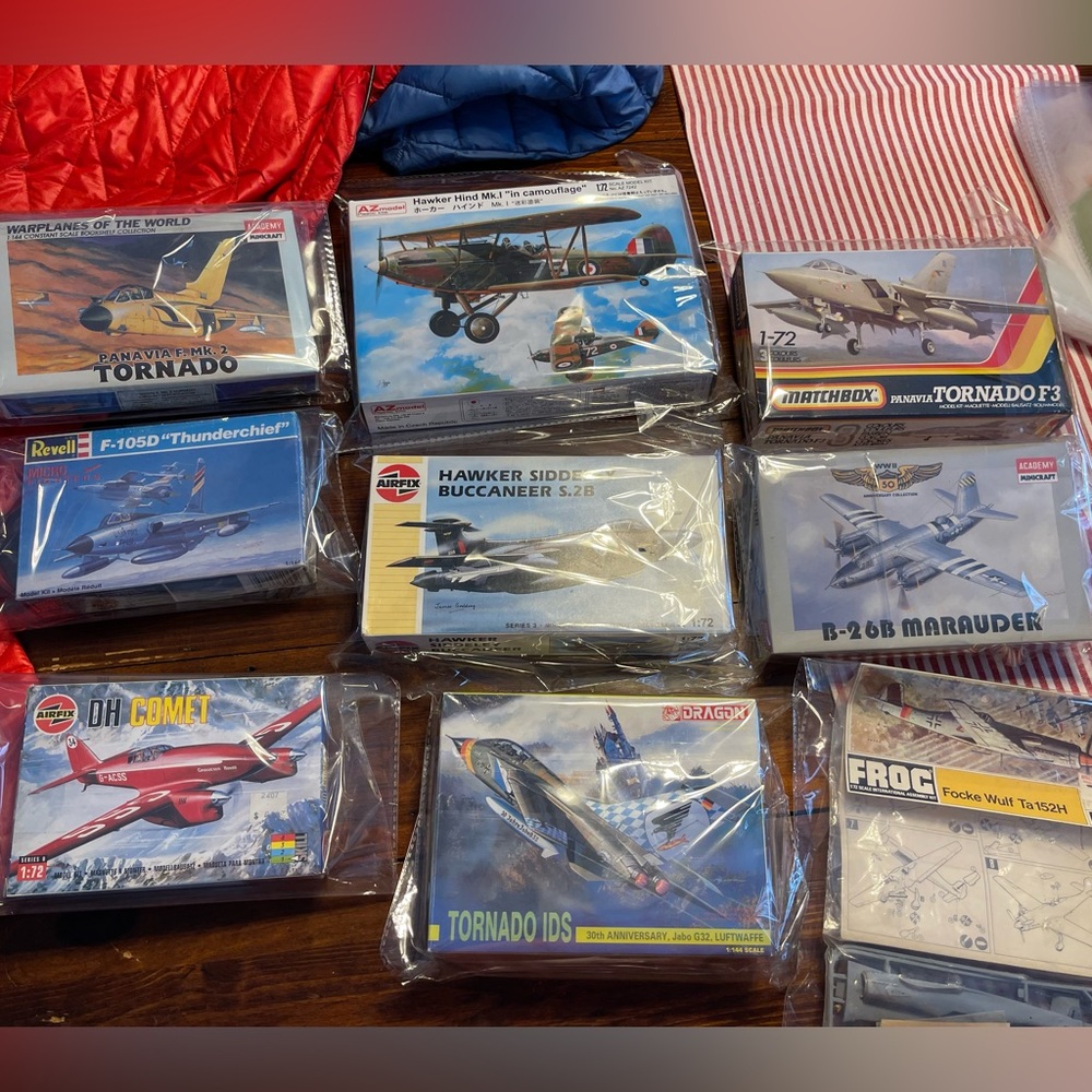 Vintage model aircraft kits - assorted.